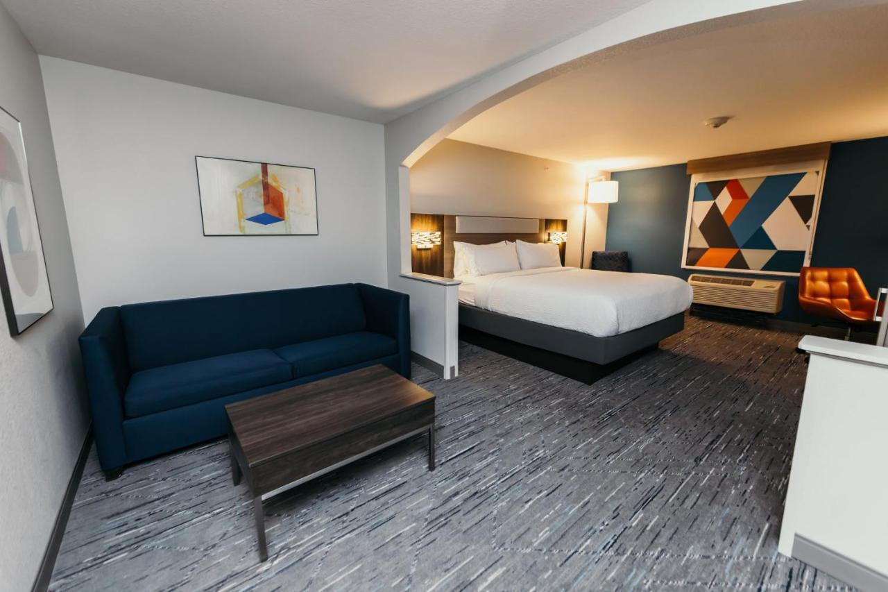 Holiday Inn Express And Suites Urbandale Des Moines, An Ihg Hotel Bagian luar foto