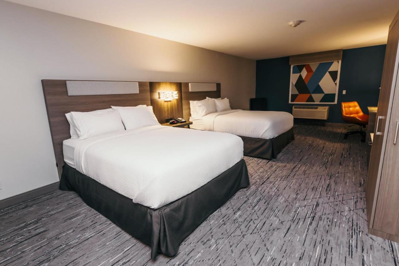 Holiday Inn Express And Suites Urbandale Des Moines, An Ihg Hotel Bagian luar foto