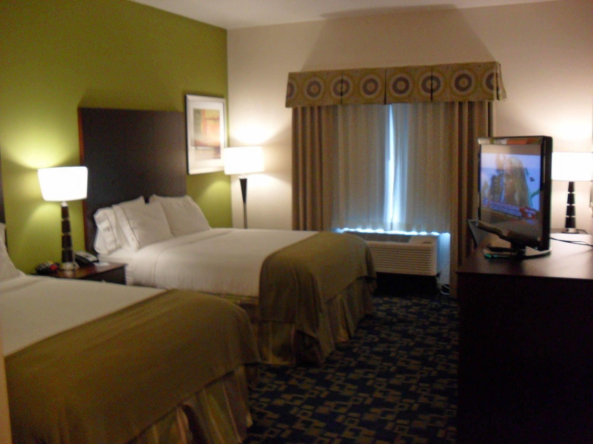 Holiday Inn Express And Suites Urbandale Des Moines, An Ihg Hotel Ruang foto