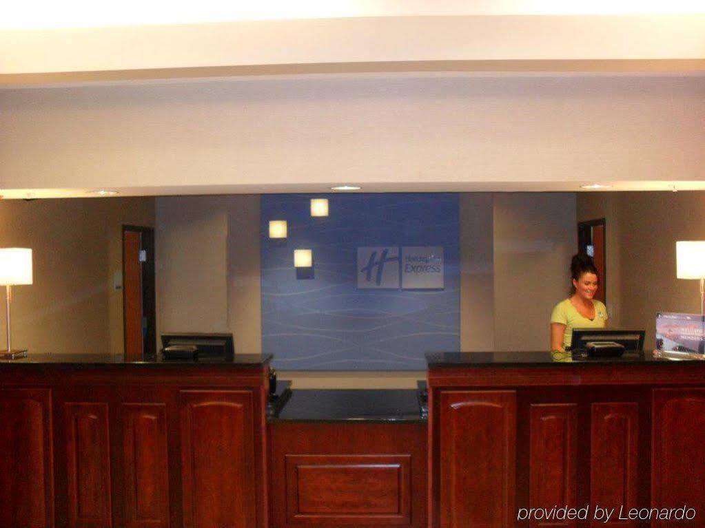 Holiday Inn Express And Suites Urbandale Des Moines, An Ihg Hotel Bagian luar foto