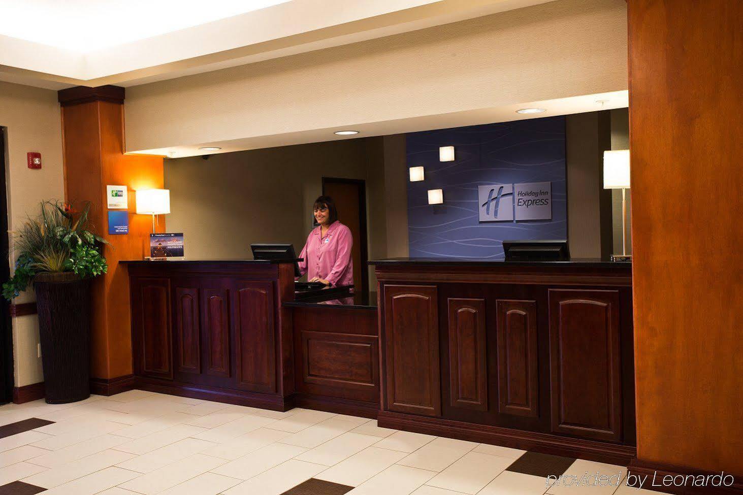 Holiday Inn Express And Suites Urbandale Des Moines, An Ihg Hotel Bagian luar foto