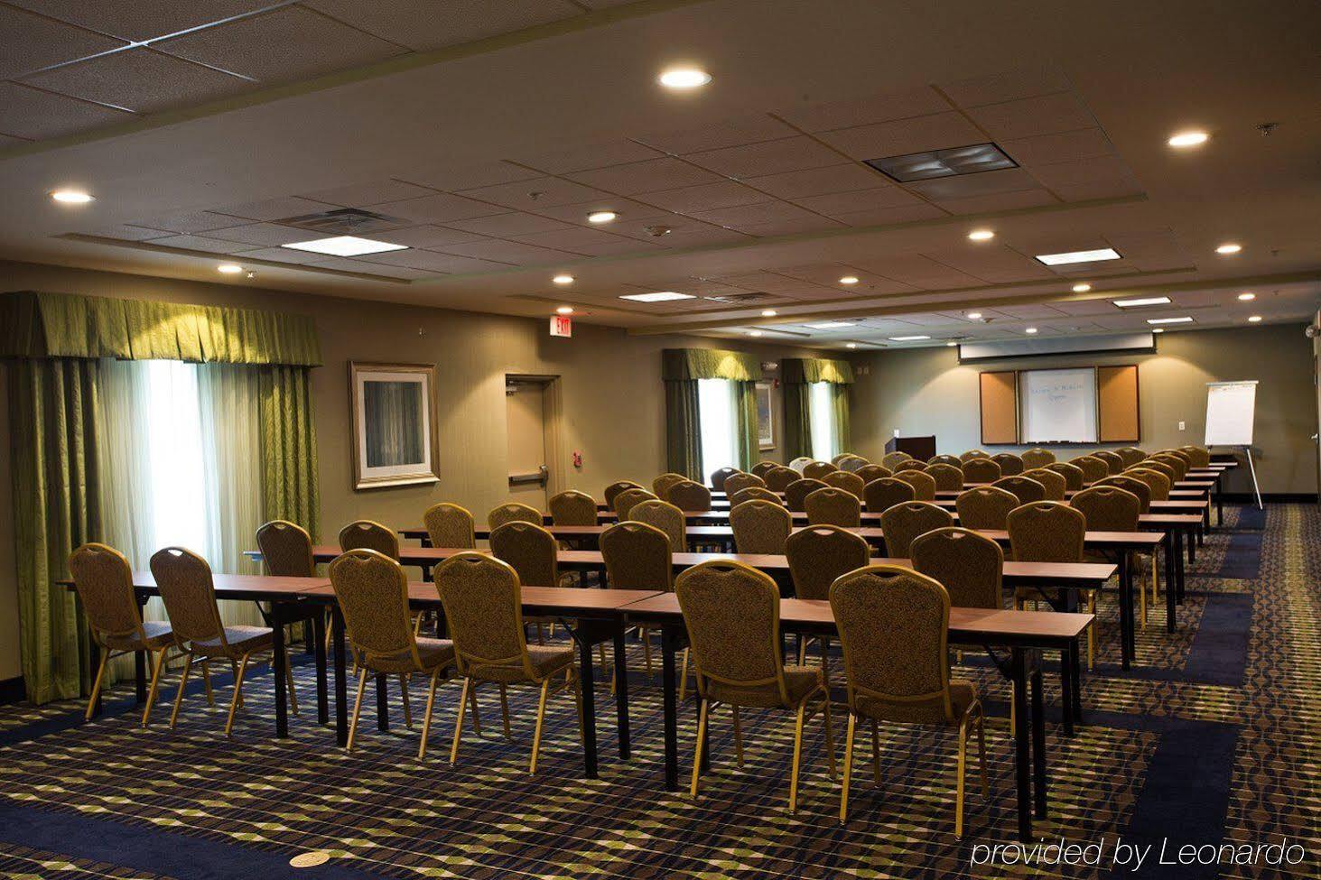 Holiday Inn Express And Suites Urbandale Des Moines, An Ihg Hotel Bagian luar foto