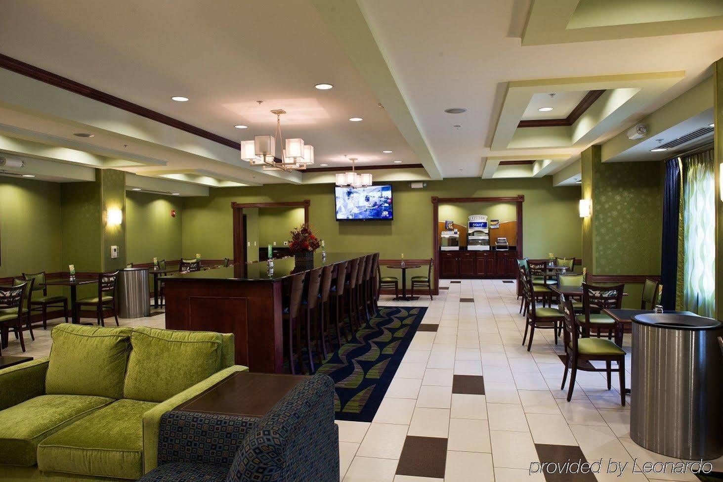 Holiday Inn Express And Suites Urbandale Des Moines, An Ihg Hotel Bagian luar foto